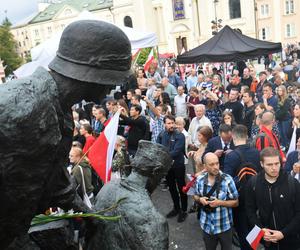 Zdjęcia z Marszu Powstania Warszawskiego