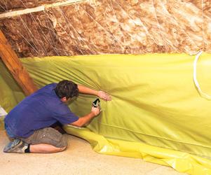 układanie folii paroizolacyjnej