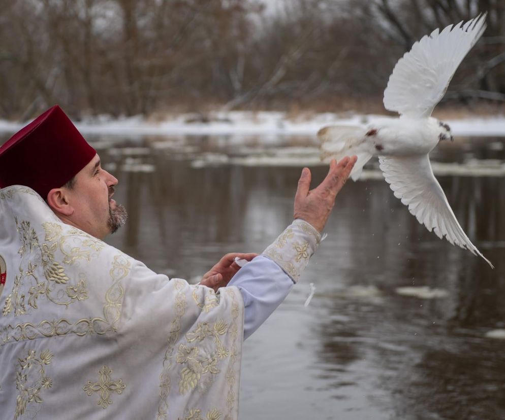 Prawosławni w Sławatyczach obchodzą Święto Jordanu. Woda w Bugu znów poświęcona