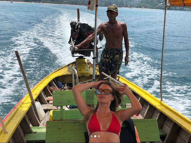 Gwiazda Pytania na śnidanie pręży się na plaży