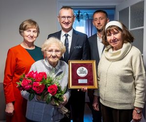 Pani Jadwiga z Bydgoszczy nie zwalnia tempa! 100 lat życia i radość w każdym dniu