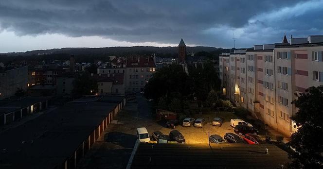 Niebezpieczne burze i alert trzeciego stopnia na Dolnym Śląsku. Tak to wygląda z Waszych okien [ZDJĘCIA]