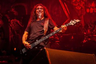 Tom Araya odnowił przysięgę małżeńską. Muzyka i jego żonę pobłogosławił... kolega ze Slayera 