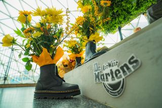 The Art of Comfort: Dr. Martens świętuje premierę Zebzag Laceless łącząc miejską energię z lekkością