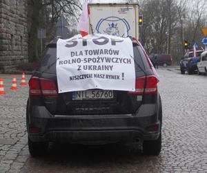 „Zielony Ład=Głód”, „Mleko nie jest z Biedronki”. Te hasła pojawiły się na proteście rolników w Olsztynie