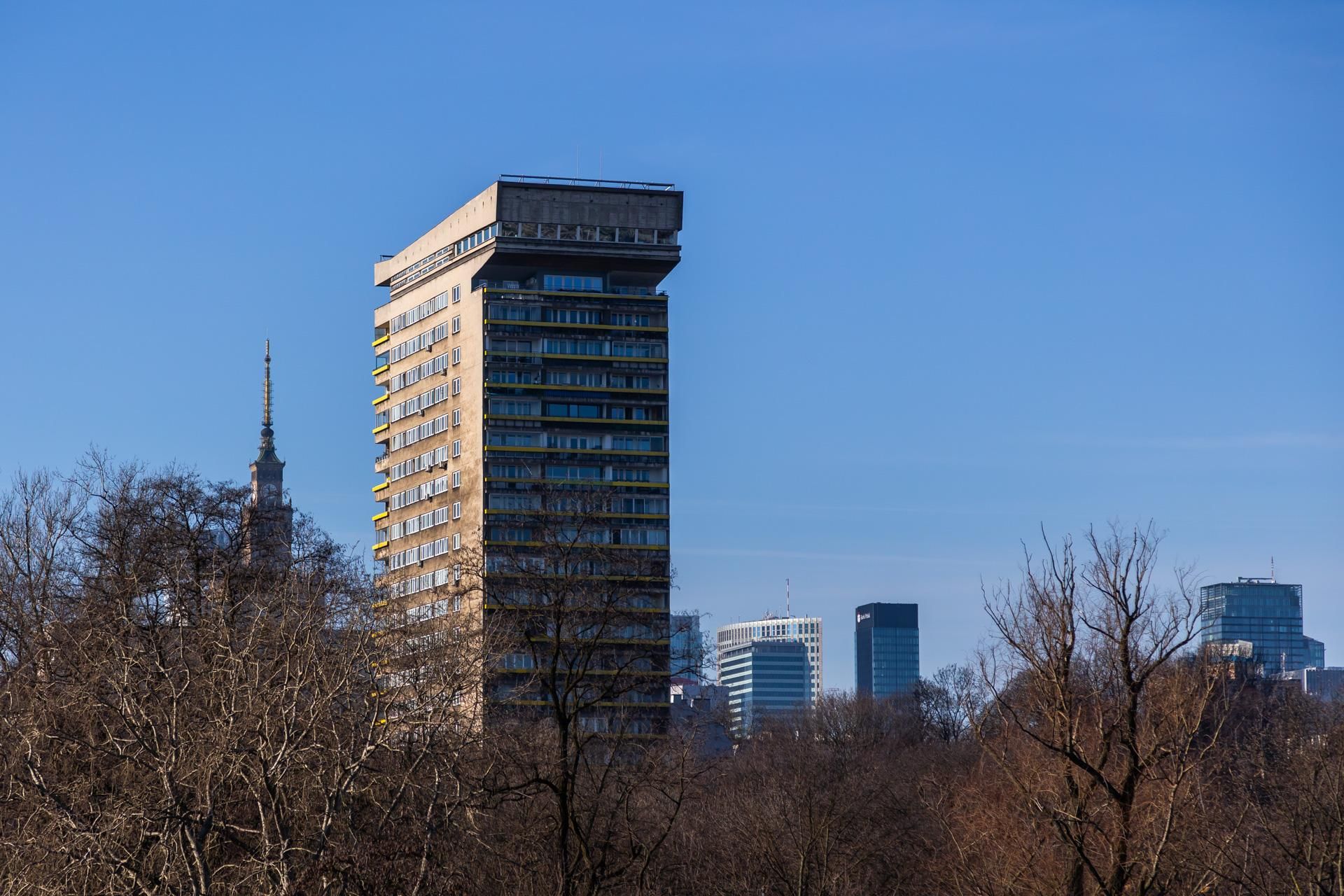 Młotek na Smolnej 8 w Warszawie. Zobacz zdjęcia symbolu luksusowych mieszkań w PRL-u