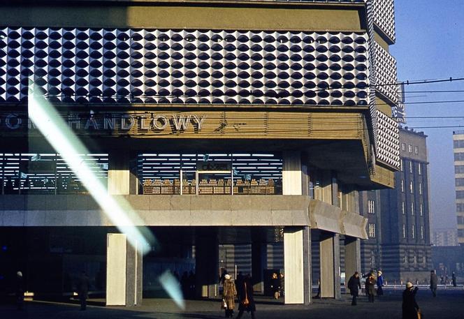 Skarbek w Katowicach - zobacz stare zdjęcia ikony przed remontem. Wnętrza zachwycają! Oto jeden z najnowocześniejszych domów handlowych w PRL-u