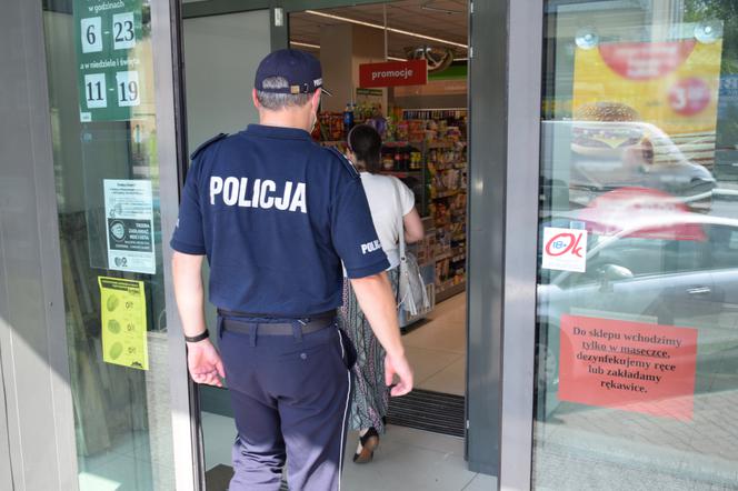 Nalot policji i sanepidu na sklepy