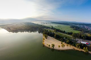 Zalew Sosina w Jaworznie. Raj dla miłośników sportów wodnych i relaksu na łonie natury