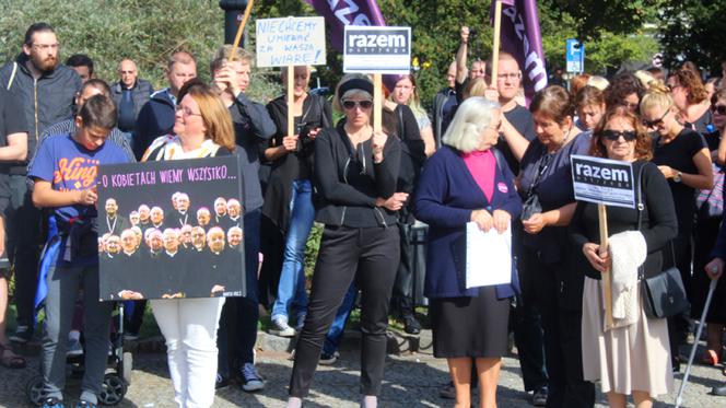 Czarny Protest w Szczecinie: Urlopy na żądanie, demonstracje, spotkania