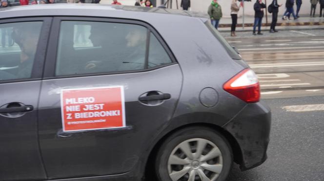 „Zielony Ład=Głód”, „Mleko nie jest z Biedronki”. Te hasła pojawiły się na proteście rolników w Olsztynie