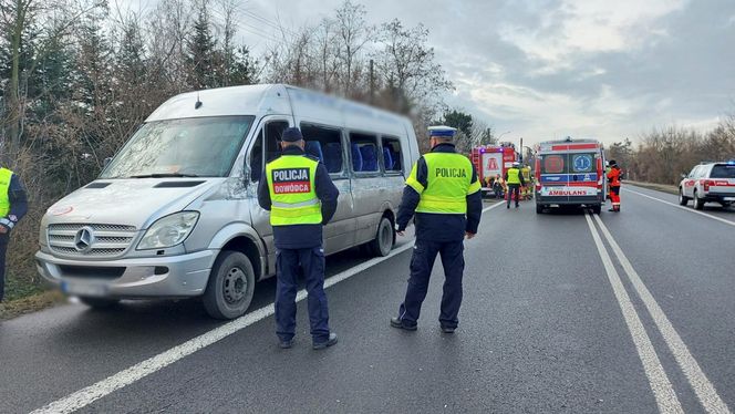 Adamowice. Bus zderzył się z tirem na DK92