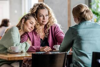 Przyjaciółki 21 sezon. Anka (Magdalena Stużyńska), Patrycja (Joanna Liszowska), Inga (Małgorzata Socha)