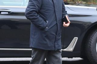 Lech Wałęsa wybrał się do kościoła w ostatni dzień 2023. roku. Tyle dał dziewczynce pod kościołem