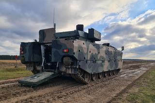 Polska armatohaubica KRAB oraz polski wóz piechoty BORSUK