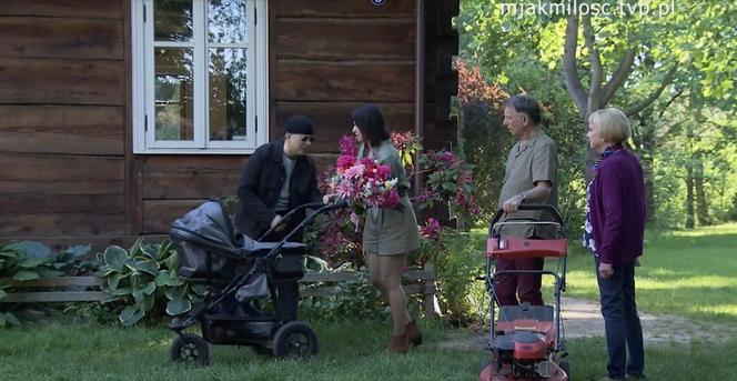 M jak miłość. Patrycja (Alżbeta Lenska), Leon (Dariusz Toczek), Kisielowa (Małgorzata Rożniatowska)