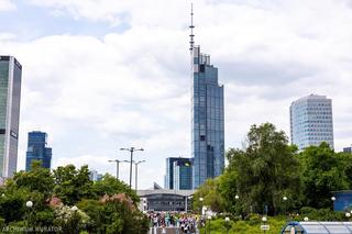 Tak wygląda wymiana szyby na 39. piętrze Varso Tower. Zobacz niezwykły film