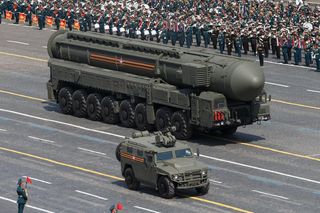 Koniec Nowego STARTU. Świat w obliczu wyścigu zbrojeń jądrowych?