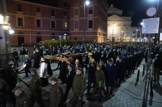 Duże utrudnienia w Warszawie. Tramwaj i autobusy pojadą objazdami. Gdzie spodziewać się zamkniętych ulic?