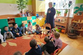 W szkołach czytają bajki o Misiu Adwokacie [GALERIA]