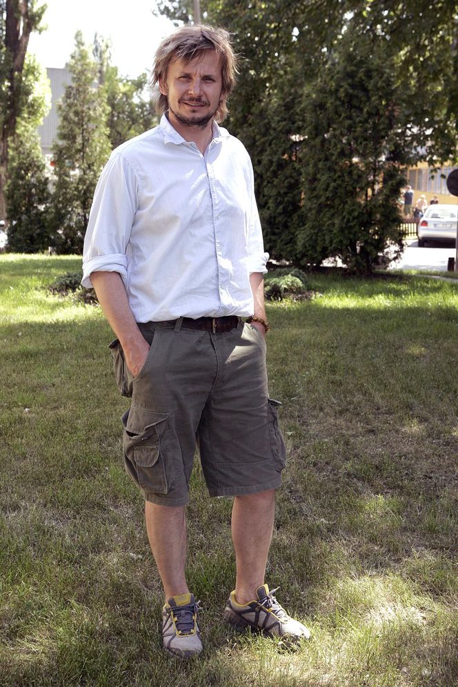 Bartłomiej Topa: Szlachcic z manią wielkości w serialu "1670", a w życiu wzór czułości i troski
