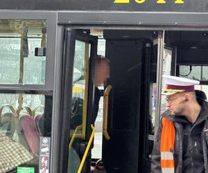 Plama krwi, torebka i rozbite okulary. Rozpacz kierowcy autobusu po koszmarnym wypadku na Mokotowie. Nowe informacje