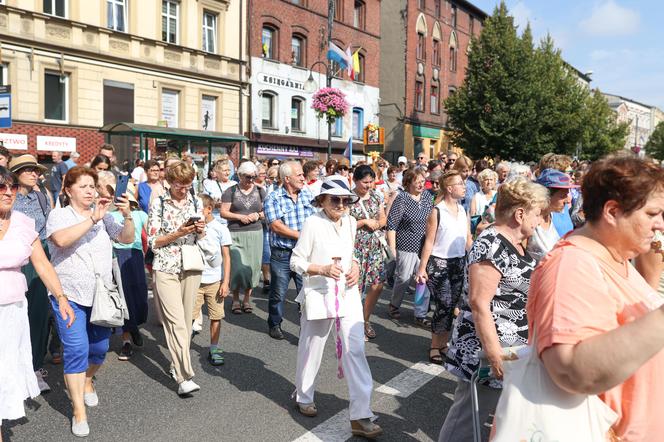 Tysiące kobiet i dziewcząt na pielgrzymce do Piekar Śląskich. "Jestem w Kościele, więc idę"