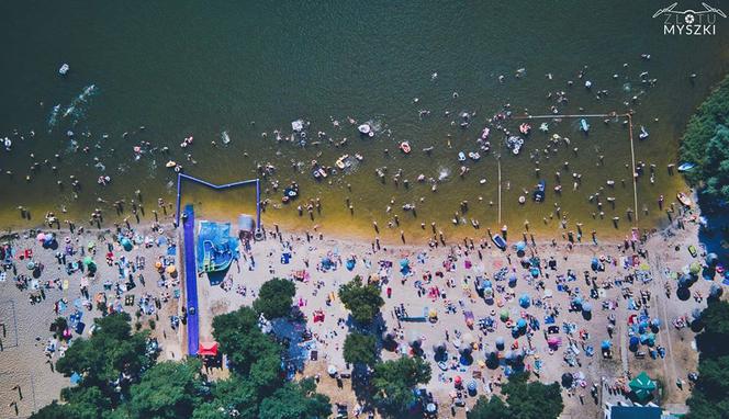 Tłumy wypoczywających na starachowickim kąpielisku Piachy. Te zdjęcia robią wrażenie!