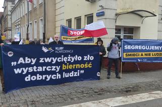 Protestowali przeciwko możliwości sprawdzania, czy są zaszczepieni [RELACJA]