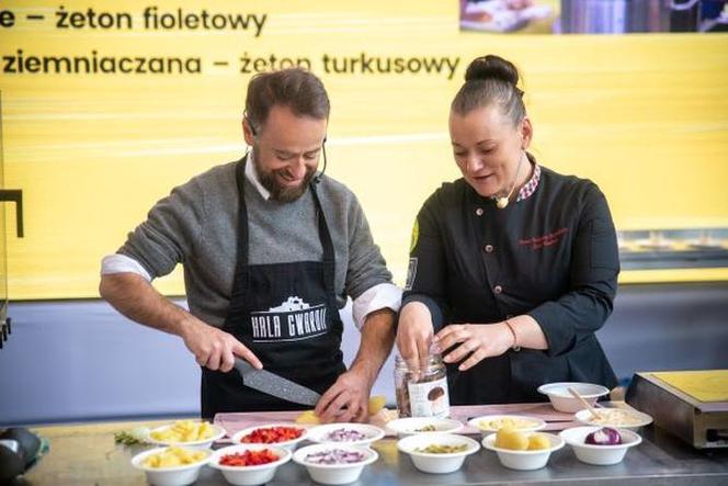 Michał Olszewski w kuchni