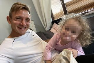 Jakub Rzezniczak z córką 