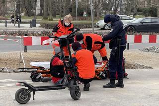 Staranował hulajnogę, uciekł i wrócił. Wypadek w samym centrum Warszawy 