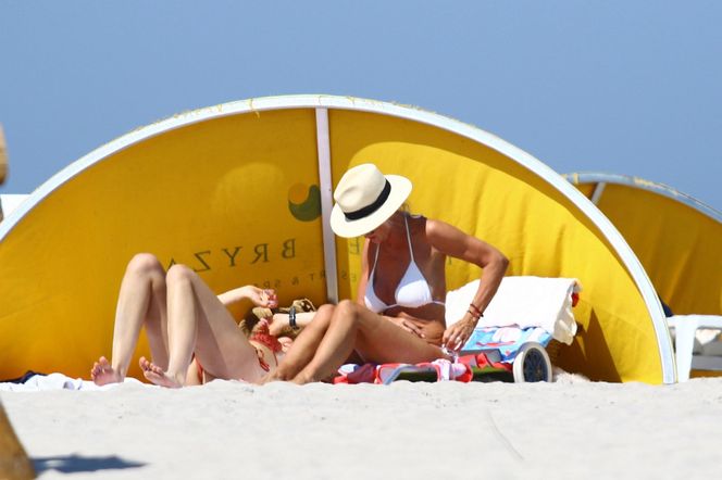 Jan Englert z żoną i ćorką w Juracie