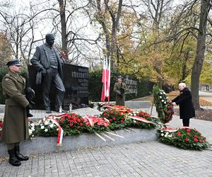 Jarosław Kaczyński wraz z delegacją PiS złożył wieńce przed pomnikami Ojców Niepodległości