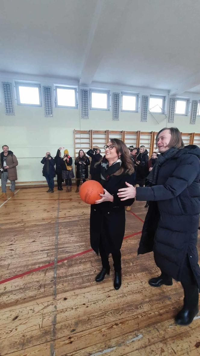 Tak wygląda przejęta od Rosji szkoła w Warszawie 