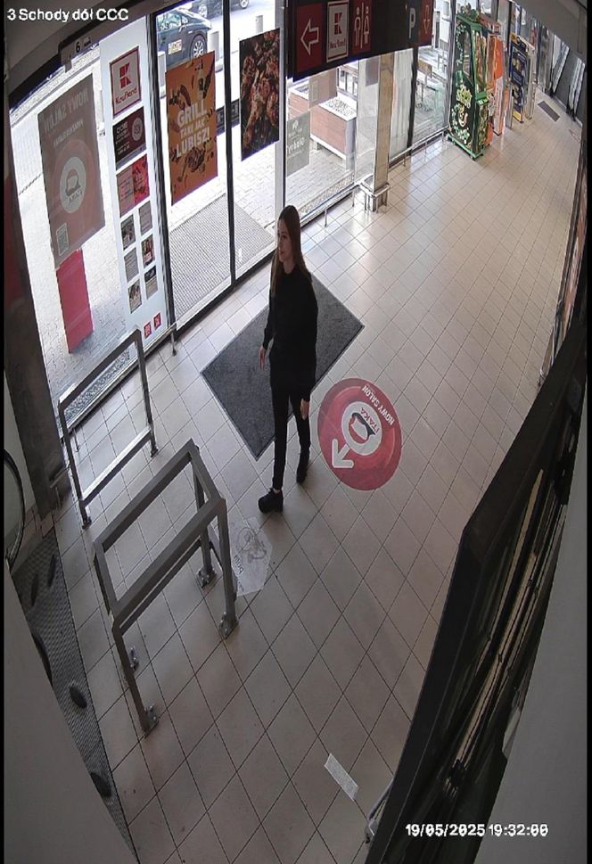 Policja w Krakowie prosi o pomoc w identyfikacji sprawców pobicia