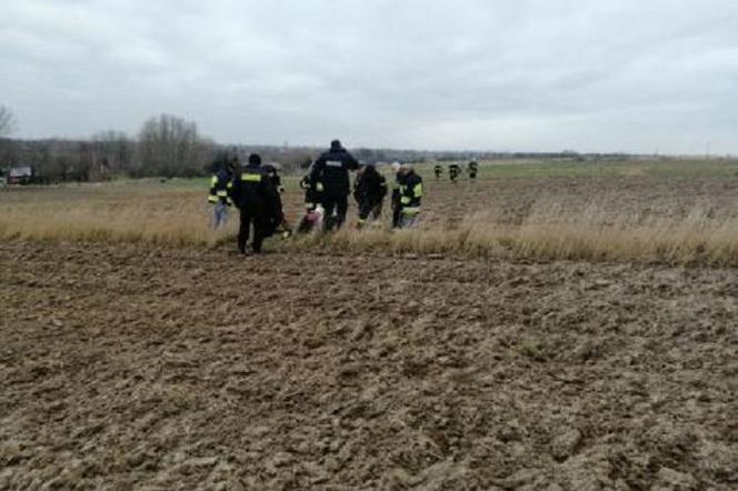 W ostatniej chwili! Wychłodzony i zagubiony 92-latek leżał w polu pod Pacanowem!