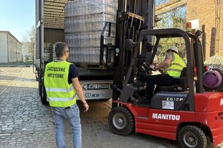 Wrocław wysyła pomoc dla Otwocka. Ruszył pierwszy transport wody dla mieszkańców 
