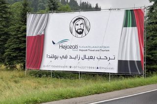 Zaskakujące billboardy w Zakopanem. Arabowie wabią Arabów odwiedzjących stolicę Tatr!