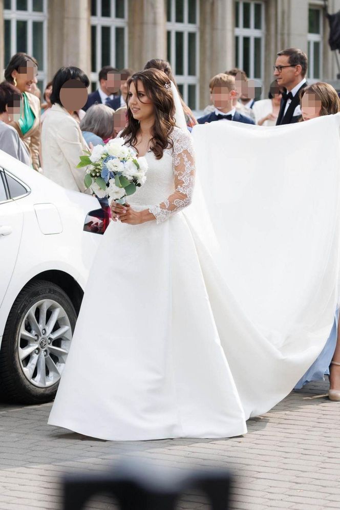 Porównaliśmy suknie ślubne córek prezydentów