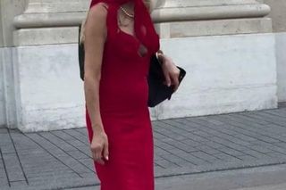 Monika Olejnik pręży biust w wydekoltowanej sukni. Co za sylwetka!