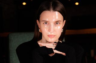 Niewidoczna. Niezwykle skuteczna - maska dająca efekt idealnie gładkiej, świetlistej skóry