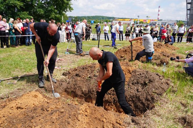 Mistrzostwa w kopaniu grobów na czas w Targach Kielce