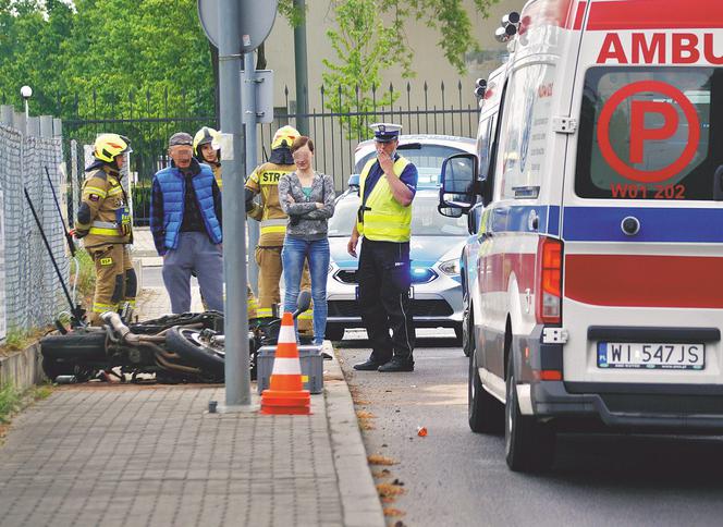 Pijany motocyklista wbił się w ogrodzenie