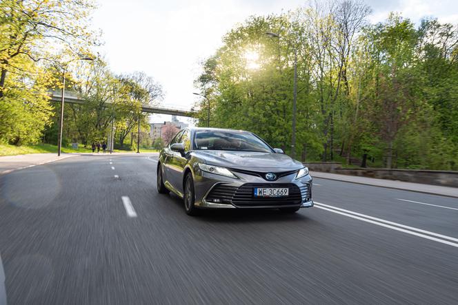 Toyota Camry numerem jeden na świecie! Sprzedaje się jak świeże bułeczki