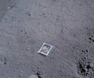 To jedyne zdjęcie, które znajduje się na księżycu. Na pewno nie wiecie, jak się tam znalazło