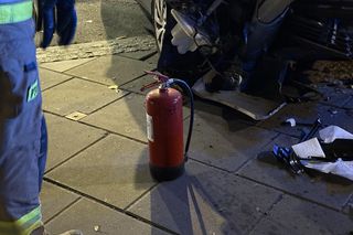 Jechał z żoną i dzieckiem, wylądował na słupie. Próbował zrzucić winę na ukochaną. Alkomat oszalał
