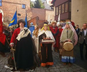 Jarmark, inscenizacje historyczne oraz tort. Tarnów świętuje swoje  695. urodziny