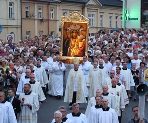 76. rocznica Cudu Lubelskiego. Procesja różańcowa w centrum Lublina