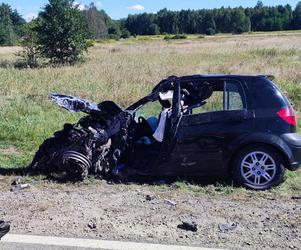  Legacz. Czołowe zderzenie samochodu osobowego z samochodem ciężarowym. 57-latka zginęła na miejscu